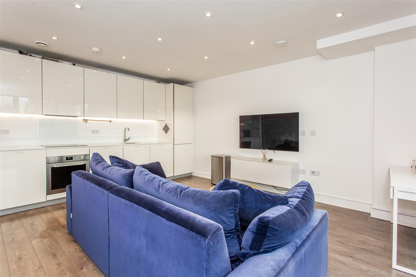 2 bed property in Furlong Court, Mile End